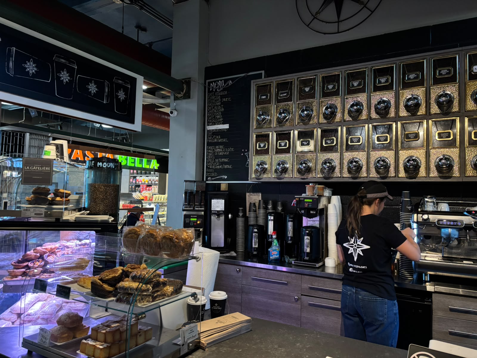 Le comptoir de la Brûlerie aux Quatre Vents au Marché Atwater